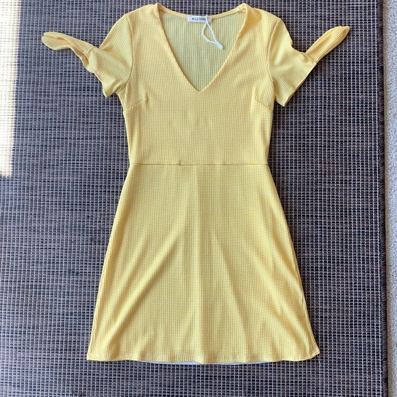 🌟💛LIKE NEW WILD HONEY SUNDRESS W TIE SLEEVES💛🌟 - Picture 1 of 4